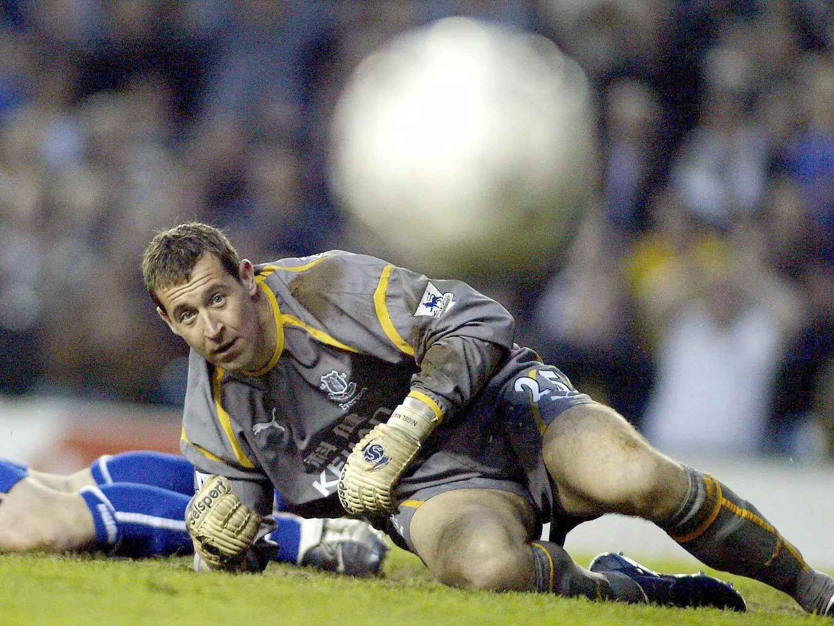 Nigel Martyn in action for Everton
