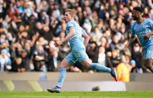 Manchester City 13 points clear after Kevin De Bruyne’s winner against Chelsea
