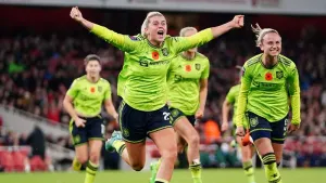 Manchester United come from behind to claim thrilling win at unbeaten Arsenal