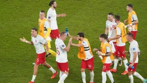 Poland pip Mexico to last-16 spot despite defeat to Argentina