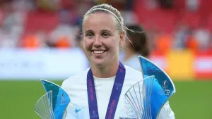 Euro 2022 golden boot winner Beth Mead caps memorable year with SPOTY win