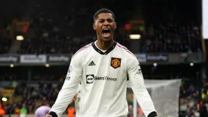 Marcus Rashford gets the drop on Wolves with late winner for Manchester United