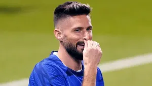Olivier Giroud laughs off Jason Cummings’ claims over shirt-swap snub