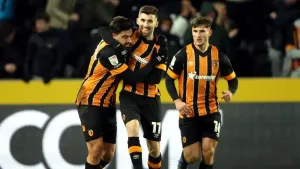 Ozan Tufan earns Hull late point against 10-man Sunderland