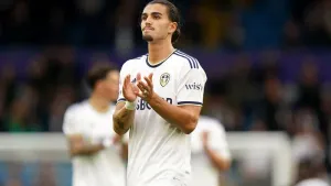 Pascal Struijk signs new Leeds deal until 2027