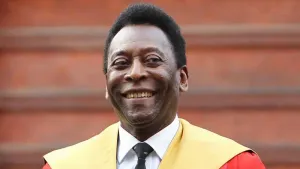 Pele says he is ‘strong with a lot of hope’ amid health concerns