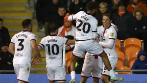 Sheffield United keep pressure on Burnley after seeing off Blackpool