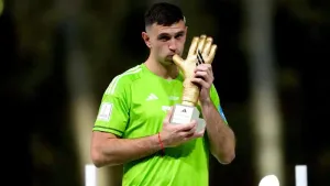 Unai Emery urges Emi Martinez to readjust at Aston Villa quickly