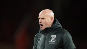 Aberdeen caretaker boss Barry Robson brings Steve Agnew on to coaching staff
