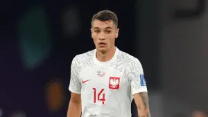 Arsenal sign Poland defender Jakub Kiwior