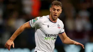 Bolton make most of early red card to defeat play-off rivals Barnsley