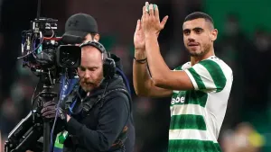 ‘Bonkers’ for Celtic to sell Giorgos Giakoumakis now, insists Chris Sutton
