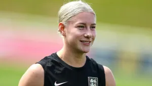 Chelsea’s Bethany England joins Tottenham in reported record Super League deal