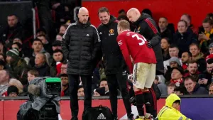 Erik ten Hag waits to discover extent of injury to Donny van de Beek