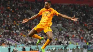 Transfer News: Man Utd and Chelsea prepare for Denzel Dumfries bidding war