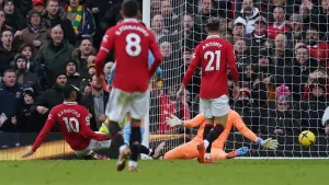 Marcus Rashford scores derby winner as Manchester United hit back to beat City