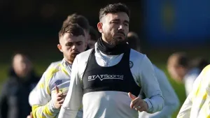 Robert Snodgrass rescues a point for Hearts at St Mirren