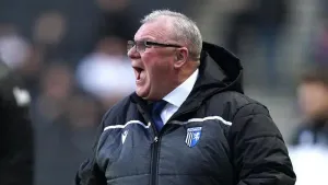 Stevenage manager Steve Evans plays down half-time fracas