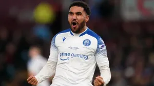 Stevenage move within two points of Leyton Orient with big win over leaders