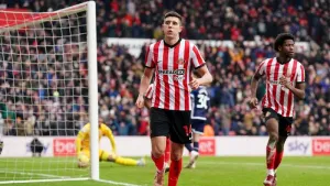 Sunderland close in on play-off places with victory over 10-man Middlesbrough