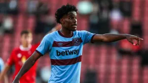 Sunderland sign young French midfielder Pierre Ekwah from West Ham
