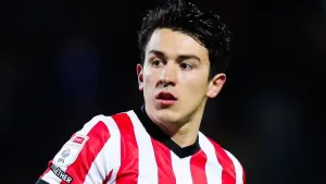 Swansea take advantage of early Luke O’Nien red card to beat spirited Sunderland