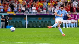 Wolves agree deal for Spain and Paris St Germain midfielder Pablo Sarabia