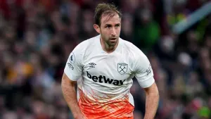 Wolves agree fee to sign West Ham defender Craig Dawson