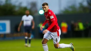 Wrexham close gap on leaders with victory at Solihull