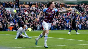 Burnley hammer Huddersfield to keep up promotion push