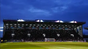 Dane Scarlett nets stoppage-time winner for Portsmouth against Burton