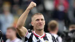 Late Alex Gogic goal earns St Mirren a draw at St Johnstone