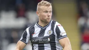 St Mirren forward Curtis Main scores twice to sink managerless Aberdeen