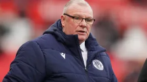 Stevenage boss Steve Evans hits out at referee after penalty earns Newport draw