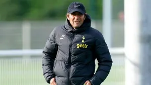 Tottenham boss Antonio Conte returns to work after gallbladder surgery