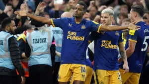 Alexander Isak double earns last-gasp win for Newcastle