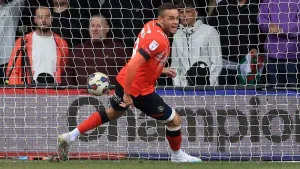 Carlton Morris pounces to earn Luton win over out-of-form Swansea