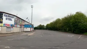 Eastleigh hang on with 10 men to win at struggling Scunthorpe