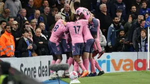 Late Ellis Simms goal earns Everton a point and check’s Chelsea’s progress