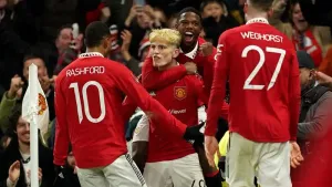 Manchester United produce late fightback to beat West Ham in the FA Cup