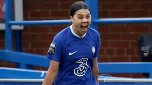 Sam Kerr hits winner as Chelsea topple Manchester United to move top of WSL