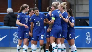 Sam Kerr’s strike sees Chelsea beat Manchester United to reclaim WSL top spot