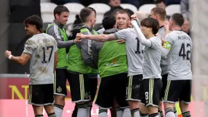 Second-half blitz leads Celtic to comfortable victory over 10-man St Mirren