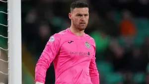 St Mirren goalkeeper Trevor Carson signs one-year contract extension