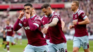 West Ham climb back out of relegation zone after home draw with Aston Villa