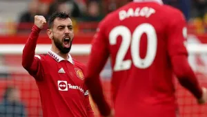 Bruno Fernandes strike boosts Man Utd’s top-four hopes and ends Aston Villa run