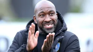 Darren Moore’s ‘strong and resolute’ Sheffield Wednesday boost promotion hopes