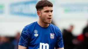 Ipswich ease past Barnsley to close in on promotion