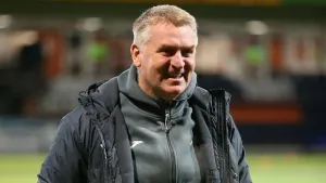 Leicester locked in talks with Dean Smith over short-term deal