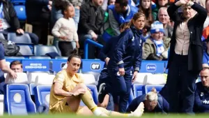 Lucy Bronze suffers knee injury in Barcelona’s Champions League win at Chelsea